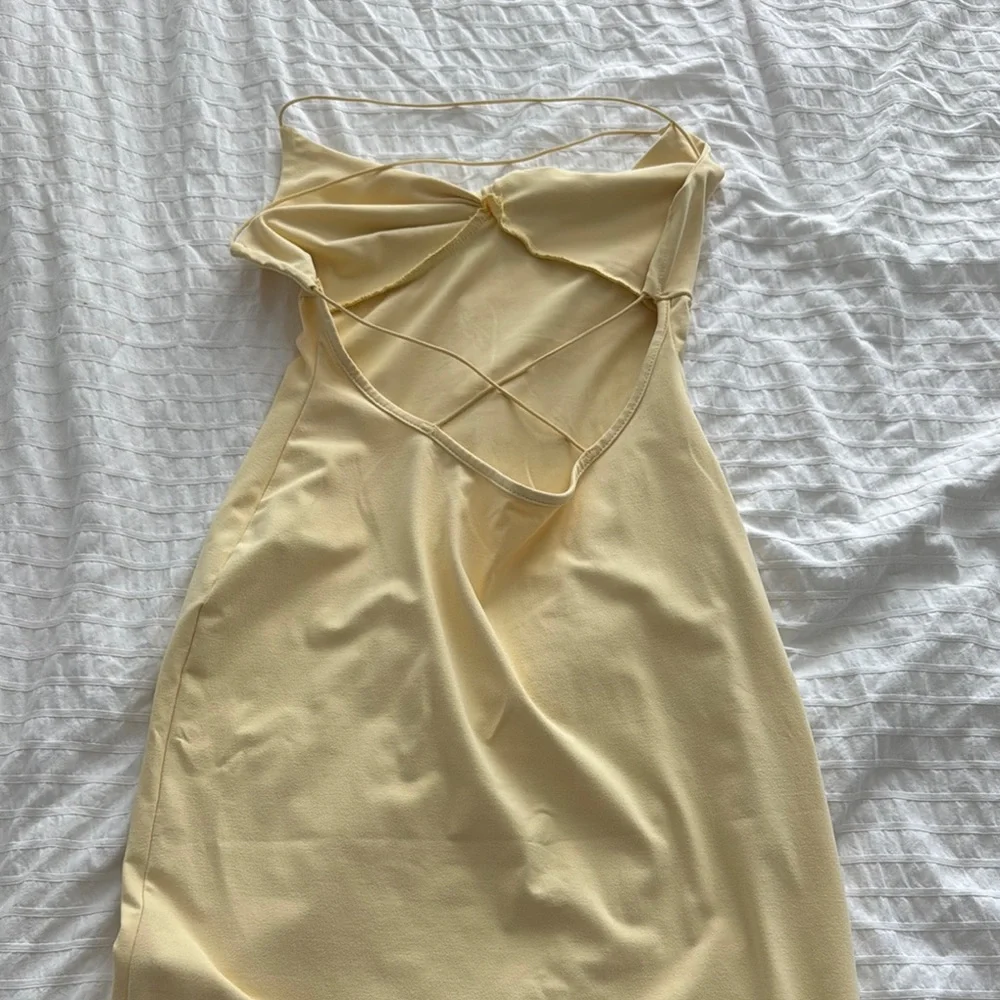 Elegant Cream Backless Dress - Picture 9 of 9